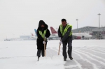 宁夏机场保障雪天各航班顺利起降 - 银川新闻网